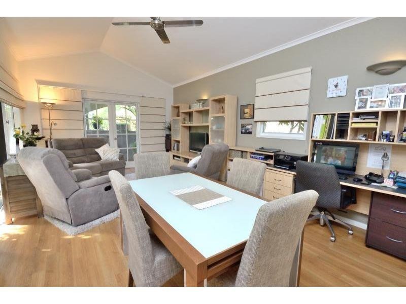 1/221 Weyba Rd, Noosaville QLD 4566