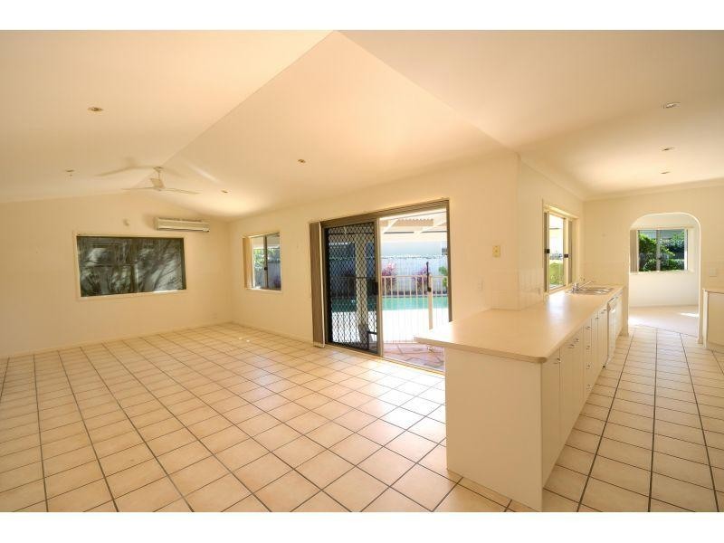 4 Sternlight St, Noosaville QLD 4566
