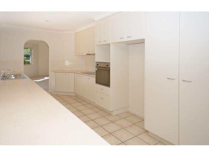 4 Sternlight St, Noosaville QLD 4566