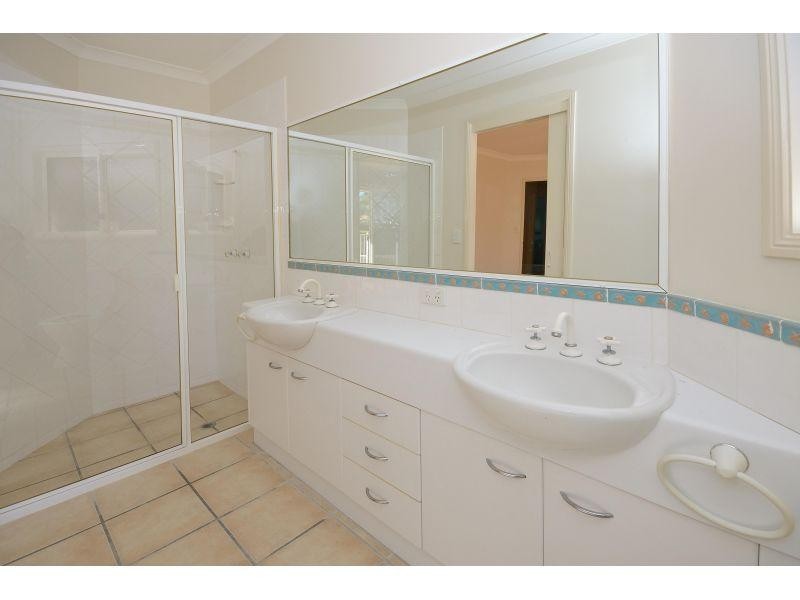 4 Sternlight St, Noosaville QLD 4566