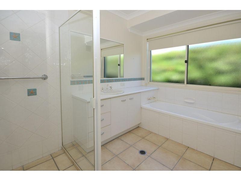 4 Sternlight St, Noosaville QLD 4566