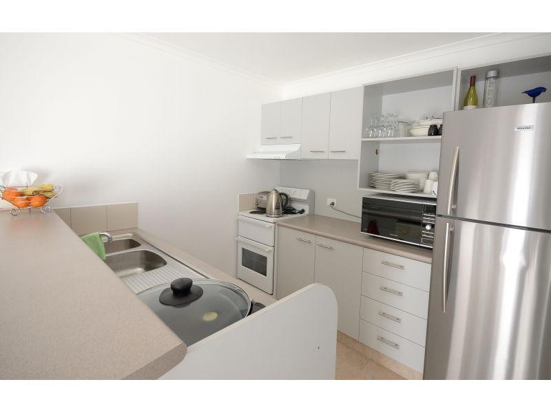 20/4 Lake Weyba Drive, Noosaville QLD 4566