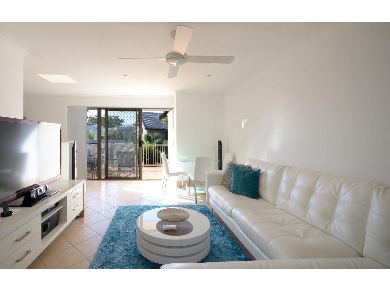 20/4 Lake Weyba Drive, Noosaville QLD 4566