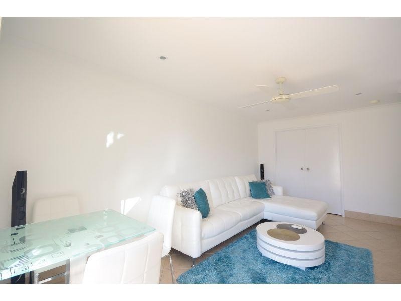 20/4 Lake Weyba Drive, Noosaville QLD 4566