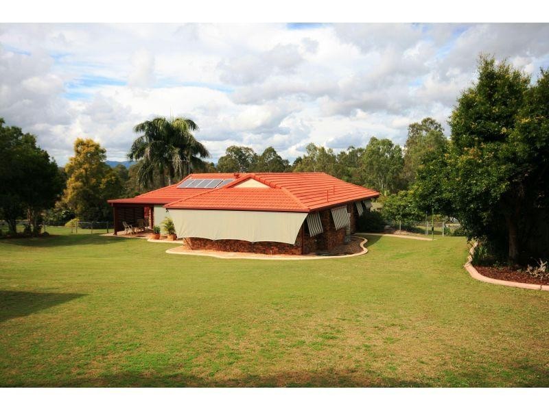 25 Emerald Drive, Southside QLD 4570