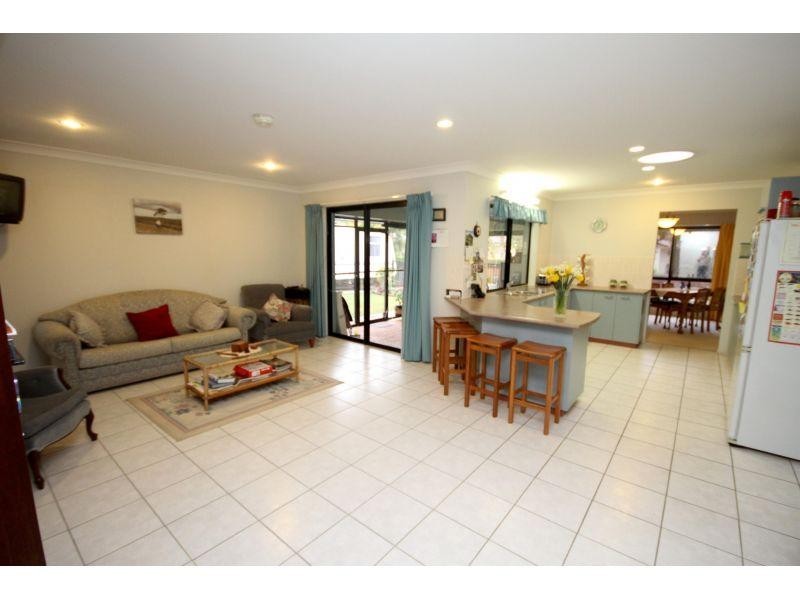 82 Lake Entrance Blvd, Noosaville QLD 4566