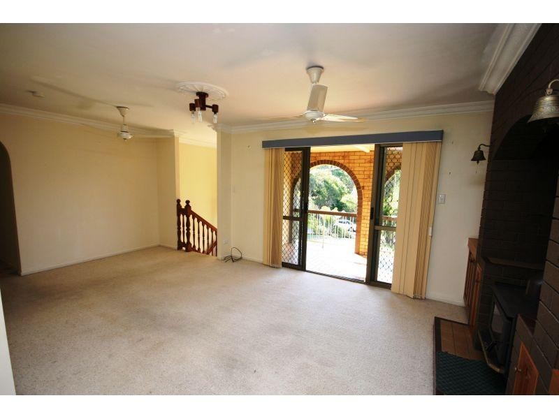 8 Goldstone Crescent, Southside QLD 4570