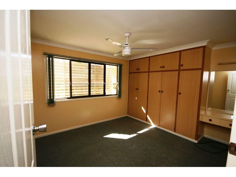 8 Goldstone Crescent, Southside QLD 4570