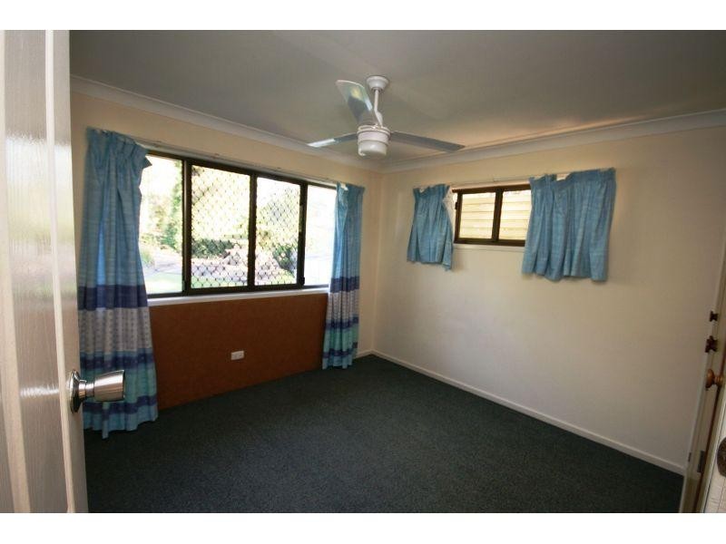 8 Goldstone Crescent, Southside QLD 4570