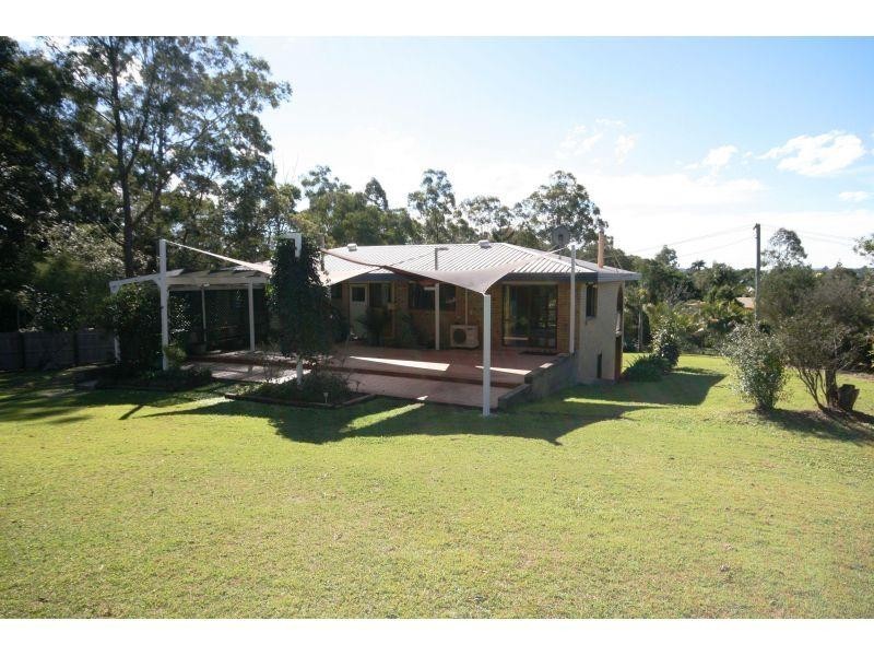 8 Goldstone Crescent, Southside QLD 4570