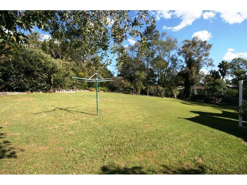 8 Goldstone Crescent, Southside QLD 4570