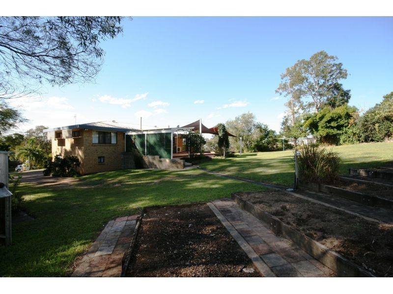 8 Goldstone Crescent, Southside QLD 4570