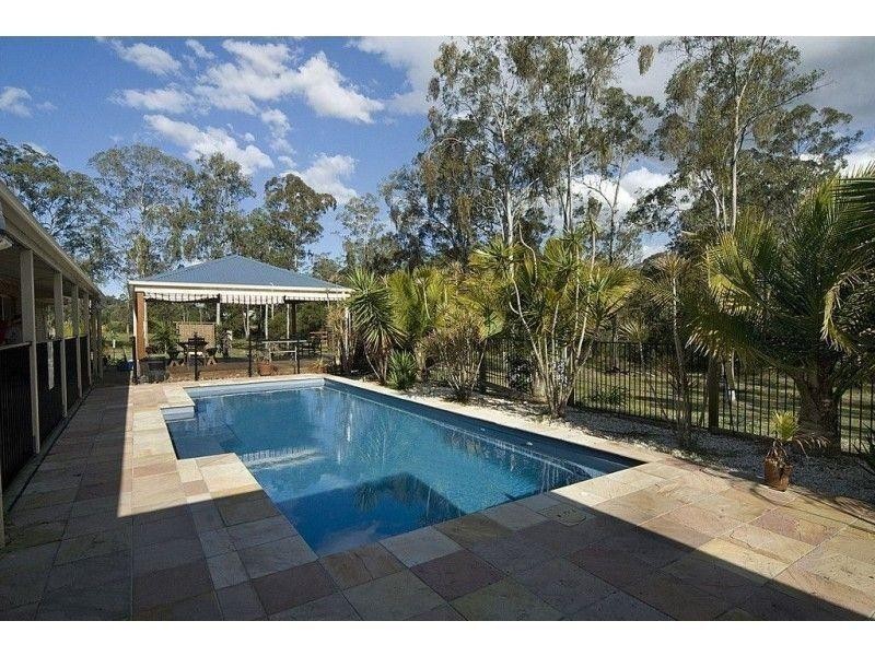 16 Lindsay Street, Southside QLD 4570