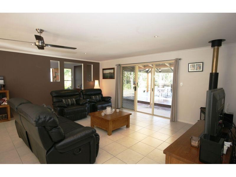 16 Lindsay Street, Southside QLD 4570
