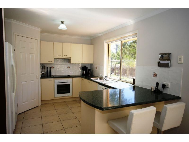 16 Lindsay Street, Southside QLD 4570