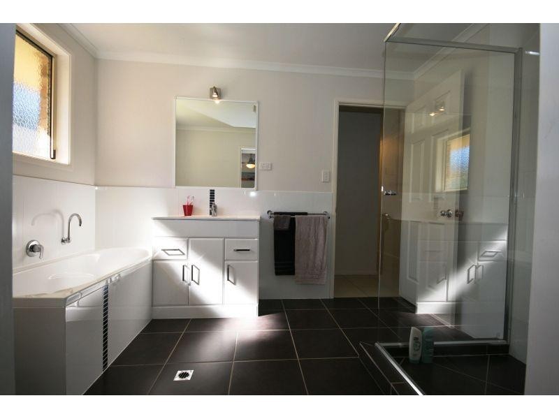 16 Lindsay Street, Southside QLD 4570