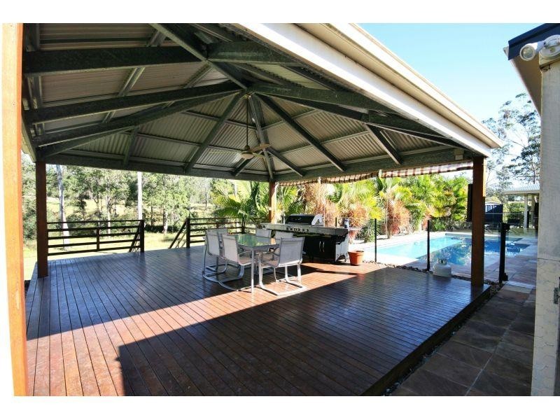 16 Lindsay Street, Southside QLD 4570