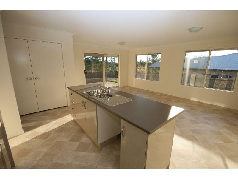 27 Kimberley Avenue, Southside QLD 4570