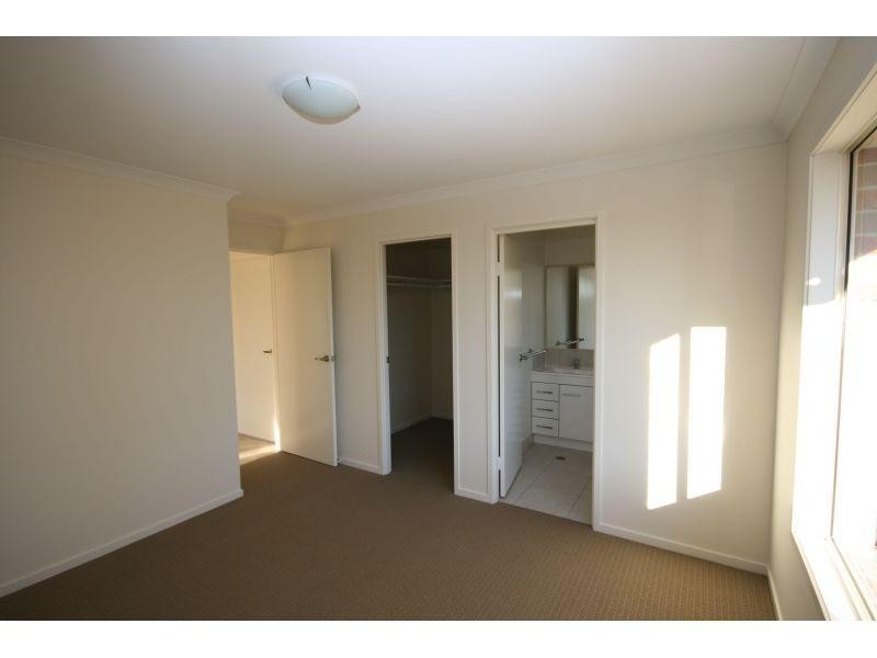 27 Kimberley Avenue, Southside QLD 4570