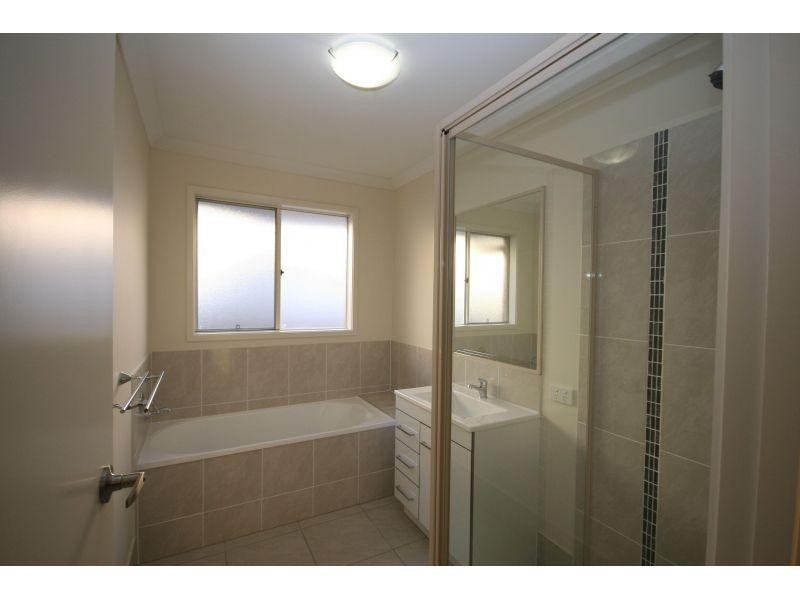 27 Kimberley Avenue, Southside QLD 4570