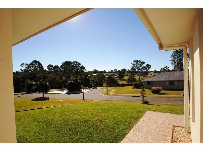 4 Chairmans Close, Jones Hill QLD 4570