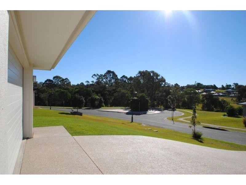 4 Chairmans Close, Jones Hill QLD 4570
