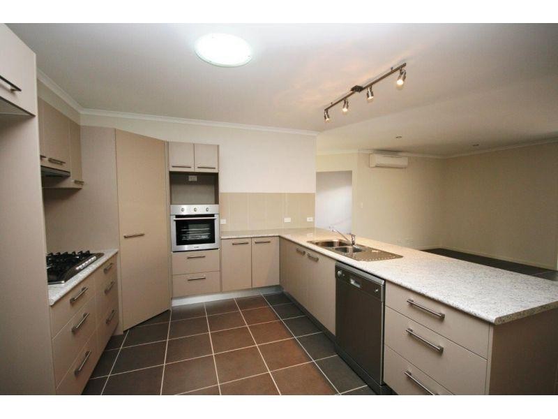 4 Chairmans Close, Jones Hill QLD 4570
