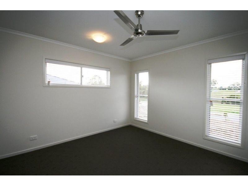 4 Chairmans Close, Jones Hill QLD 4570