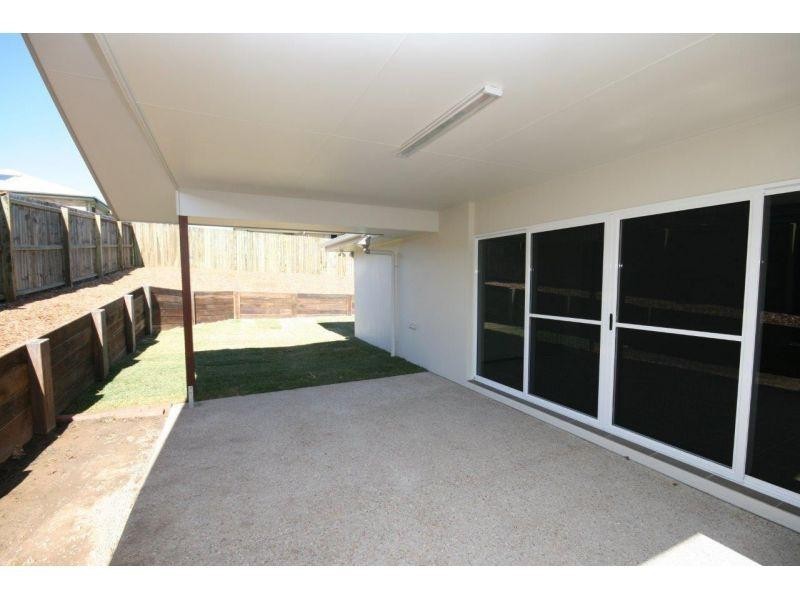 4 Chairmans Close, Jones Hill QLD 4570