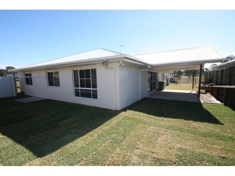 4 Chairmans Close, Jones Hill QLD 4570