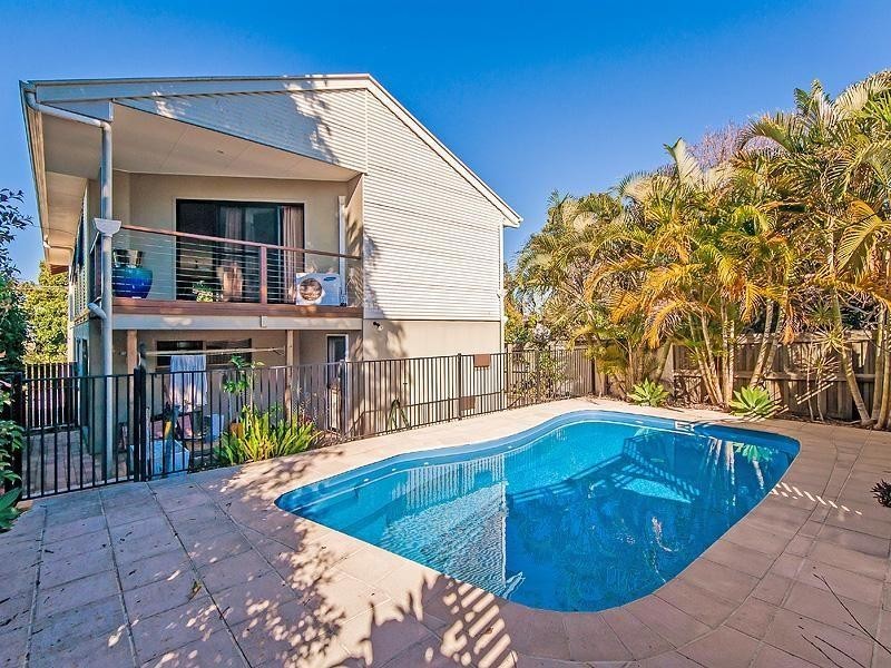 6 Orchard Ave, Boreen Point QLD 4565