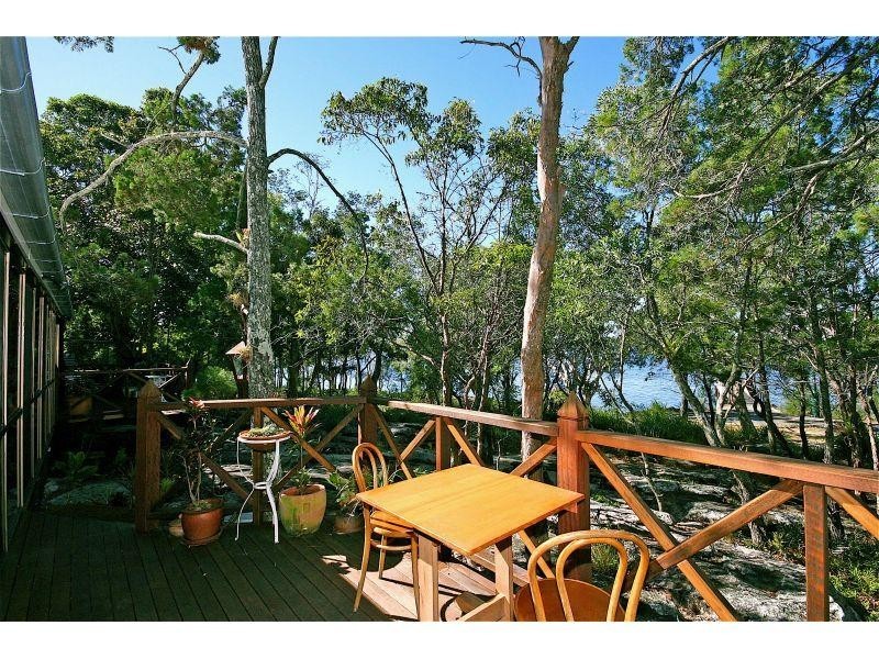 1 Boreen Parade, Boreen Point QLD 4565