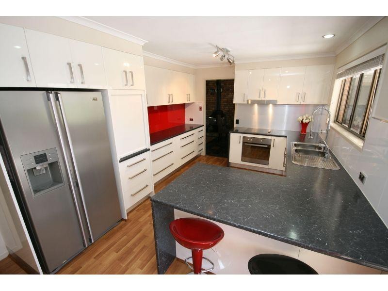 3 Rosslyn Road, Southside QLD 4570