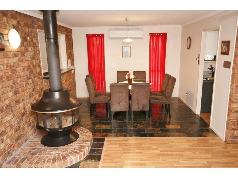 3 Rosslyn Road, Southside QLD 4570