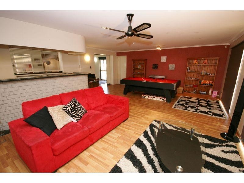 3 Rosslyn Road, Southside QLD 4570