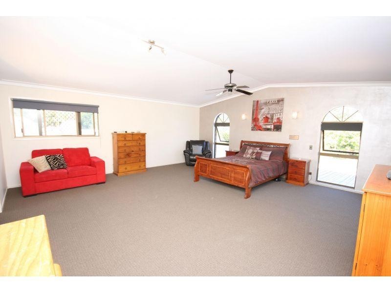 3 Rosslyn Road, Southside QLD 4570