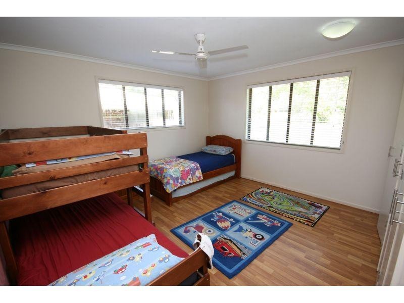 3 Rosslyn Road, Southside QLD 4570