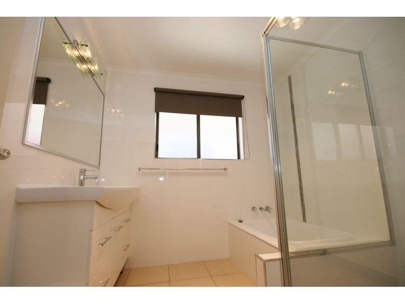 3 Rosslyn Road, Southside QLD 4570