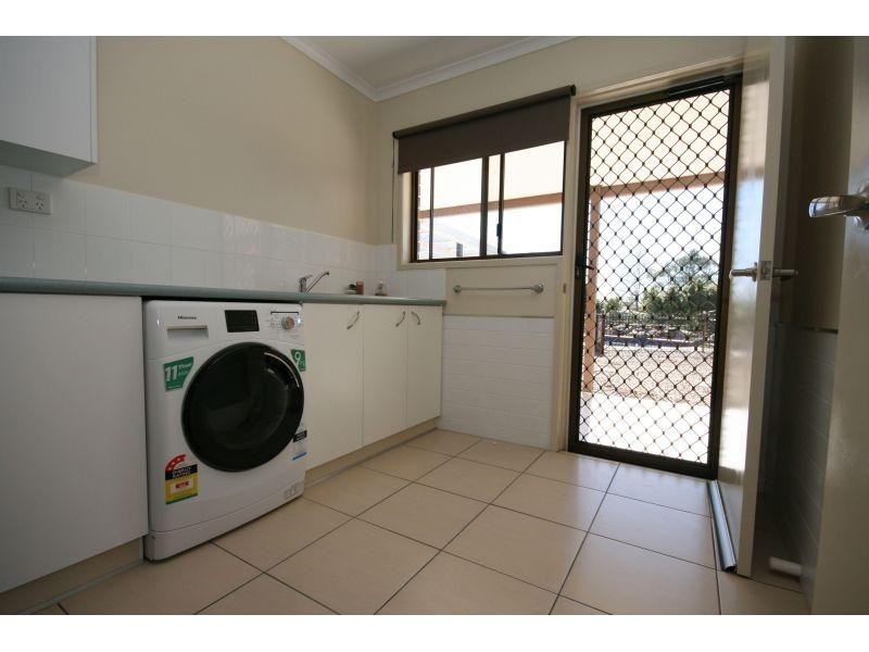 3 Rosslyn Road, Southside QLD 4570