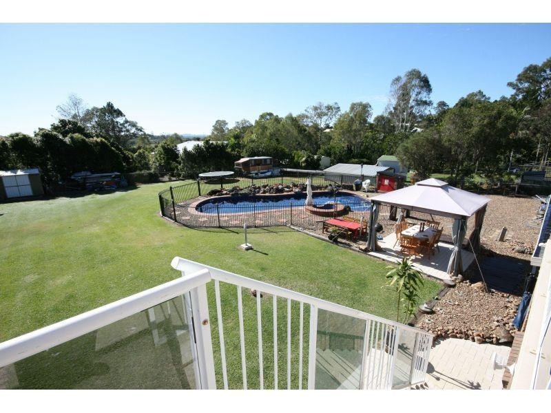 3 Rosslyn Road, Southside QLD 4570