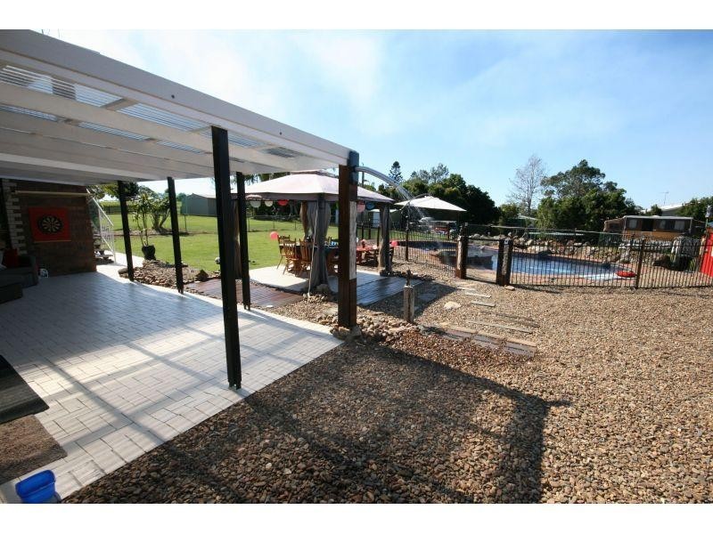 3 Rosslyn Road, Southside QLD 4570