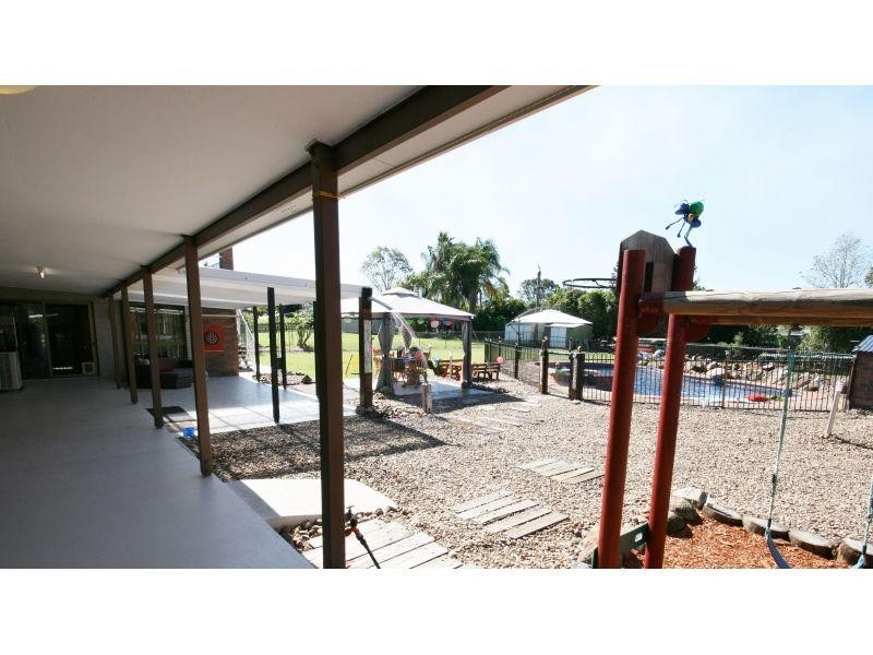 3 Rosslyn Road, Southside QLD 4570