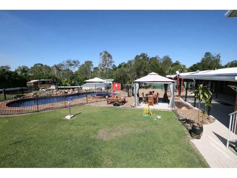 3 Rosslyn Road, Southside QLD 4570