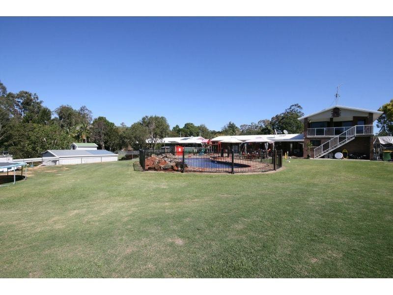 3 Rosslyn Road, Southside QLD 4570