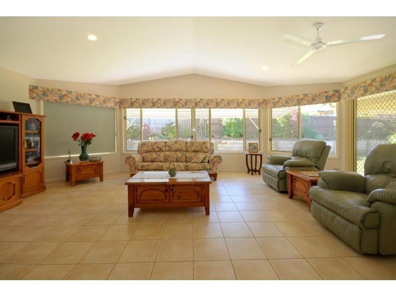 8 Oakland Drive, Tewantin QLD 4565