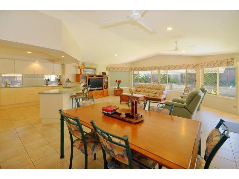 8 Oakland Drive, Tewantin QLD 4565