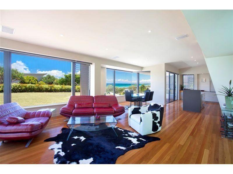 9 Noosa Dunes, Castaways Beach QLD 4567
