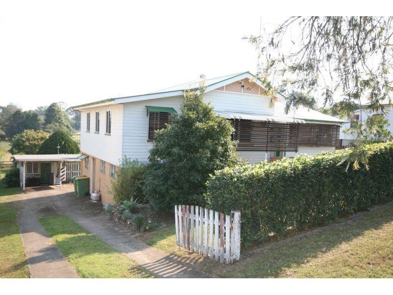 54 Henry Street, Gympie QLD 4570