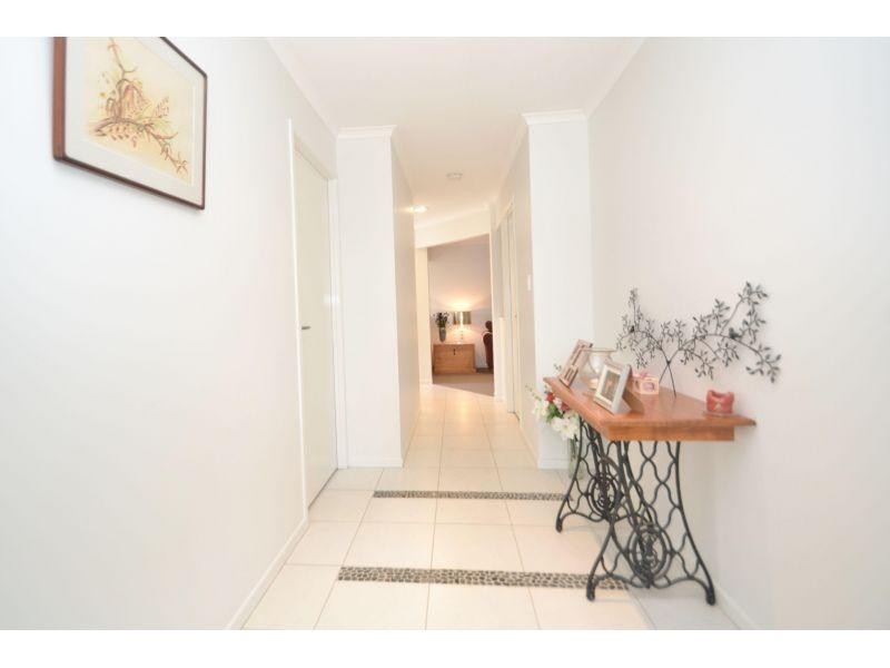 11 Presidential Ave, Jones Hill QLD 4570