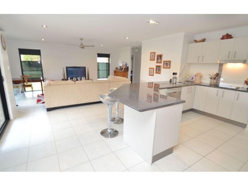 11 Presidential Ave, Jones Hill QLD 4570
